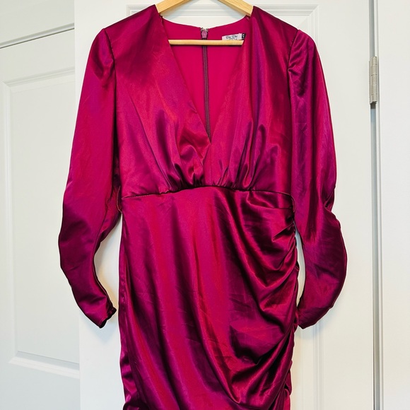 Chi chi London cranberry dress w sash! UK 12P 🔥 - Picture 3 of 9